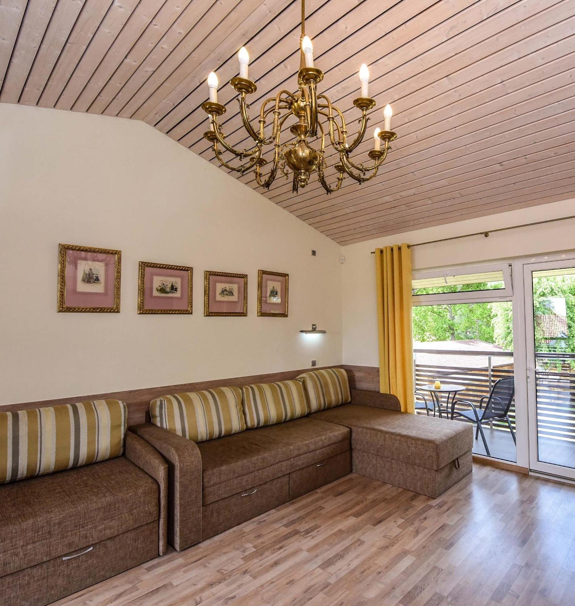 Apartamentai Trys Pusys ซเวนตายิ ภายนอก รูปภาพ