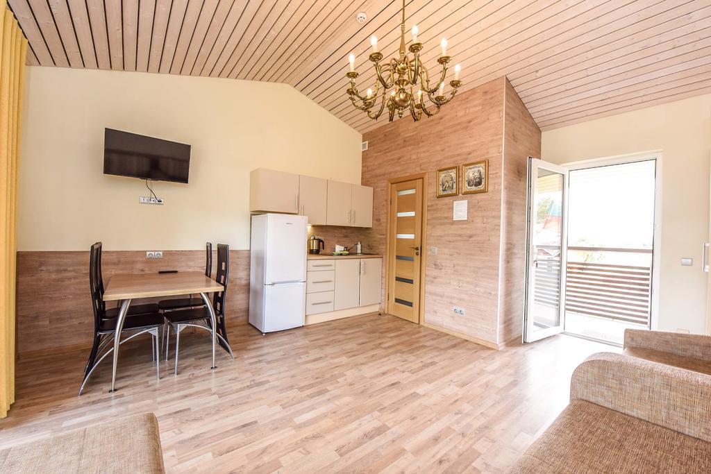 Apartamentai Trys Pusys ซเวนตายิ ภายนอก รูปภาพ