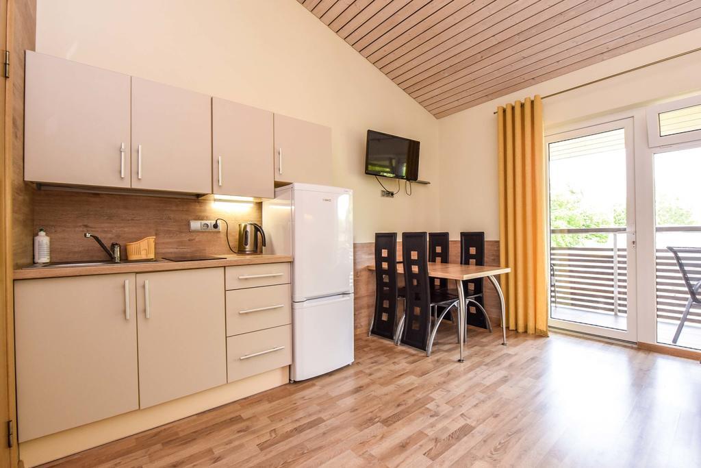 Apartamentai Trys Pusys ซเวนตายิ ภายนอก รูปภาพ