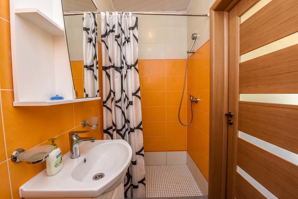 Apartamentai Trys Pusys ซเวนตายิ ภายนอก รูปภาพ